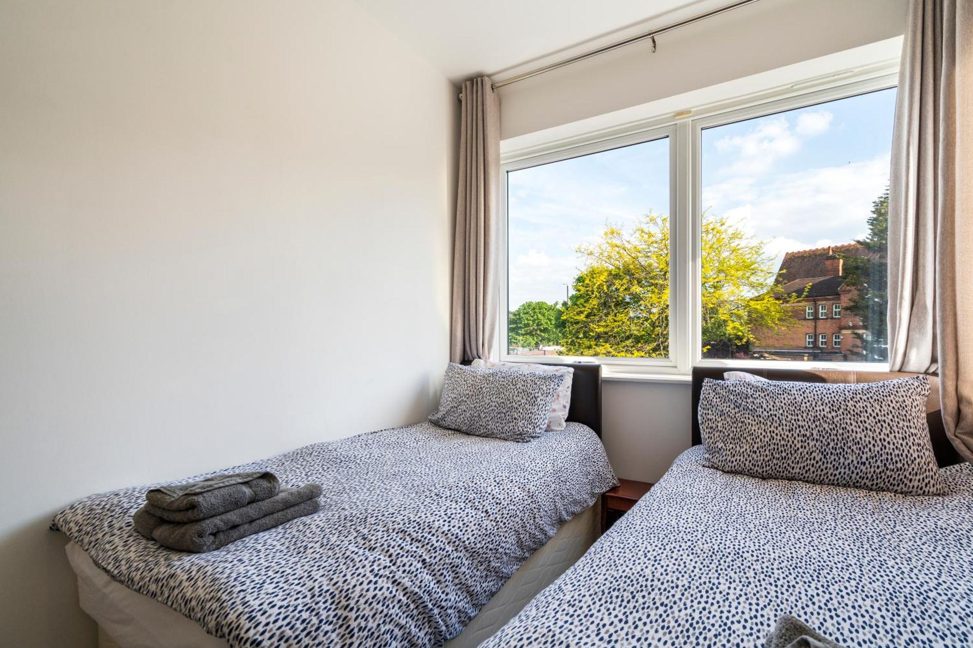 Modern 2 Bedroom Apartment In Mitcham, London Exterior photo