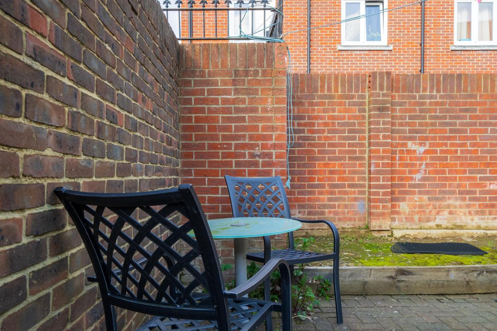 Modern 2 Bedroom Apartment In Mitcham, London Exterior photo