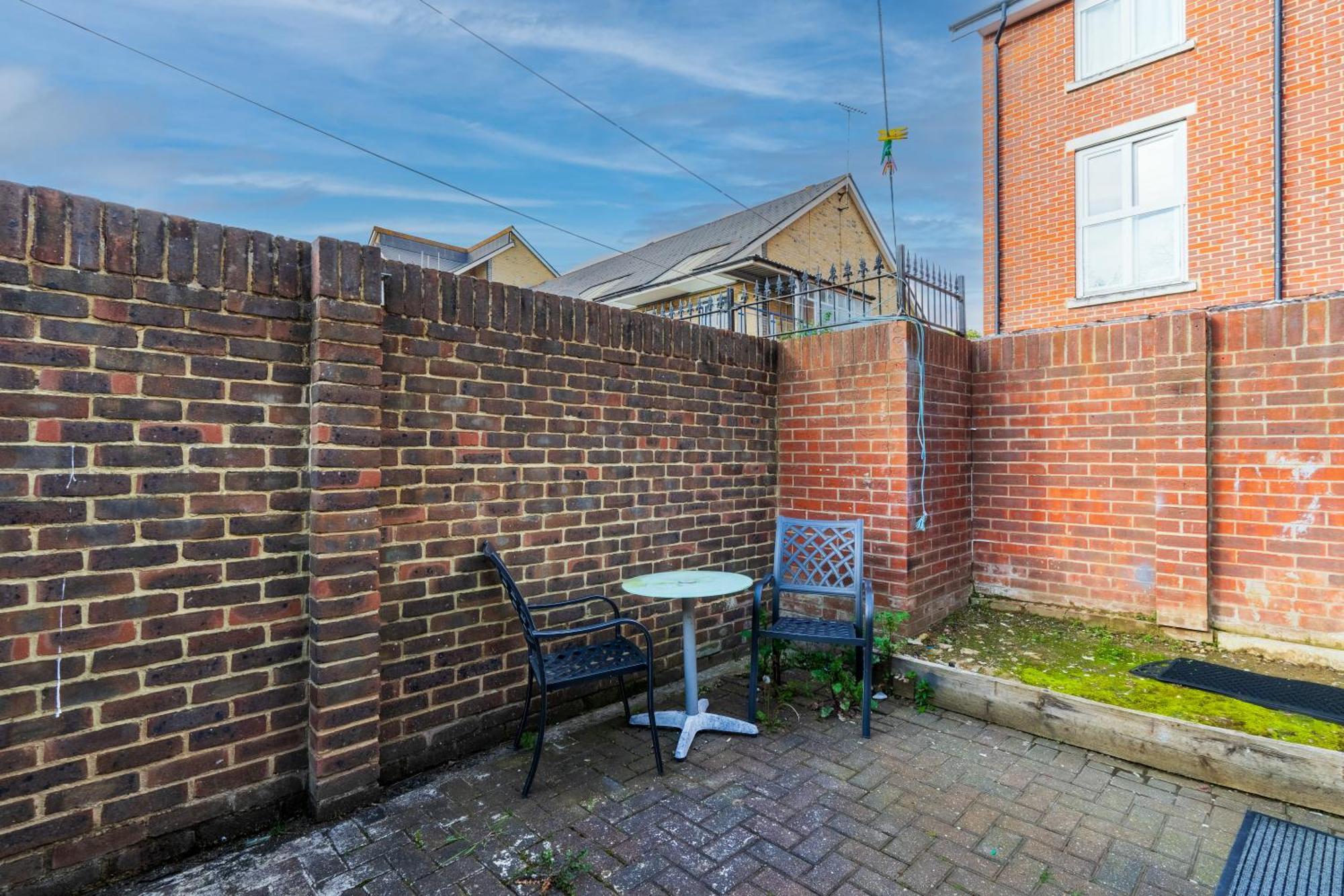 Modern 2 Bedroom Apartment In Mitcham, London Exterior photo
