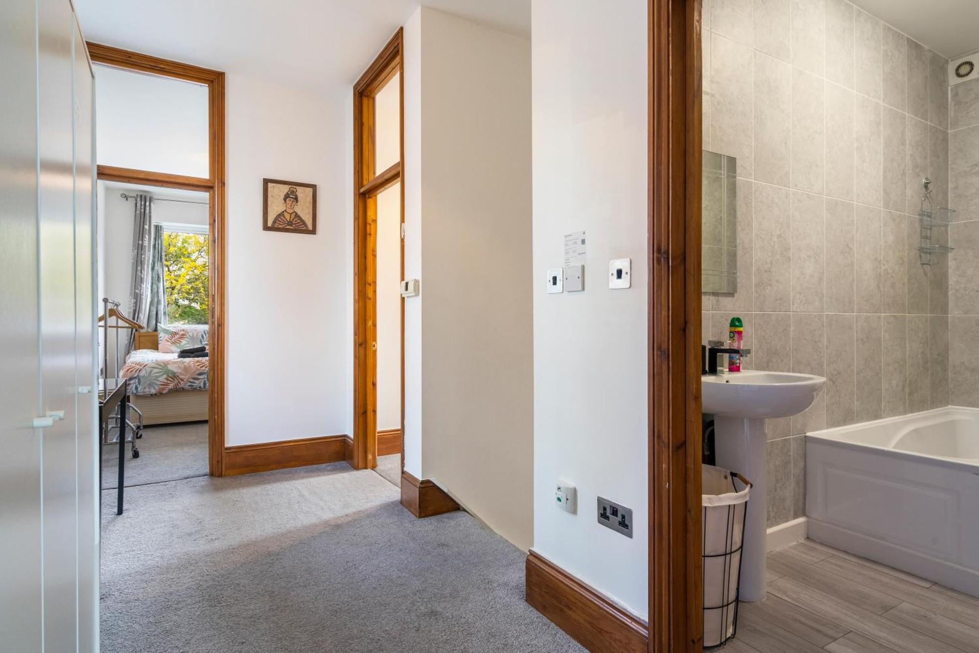 Modern 2 Bedroom Apartment In Mitcham, London Exterior photo