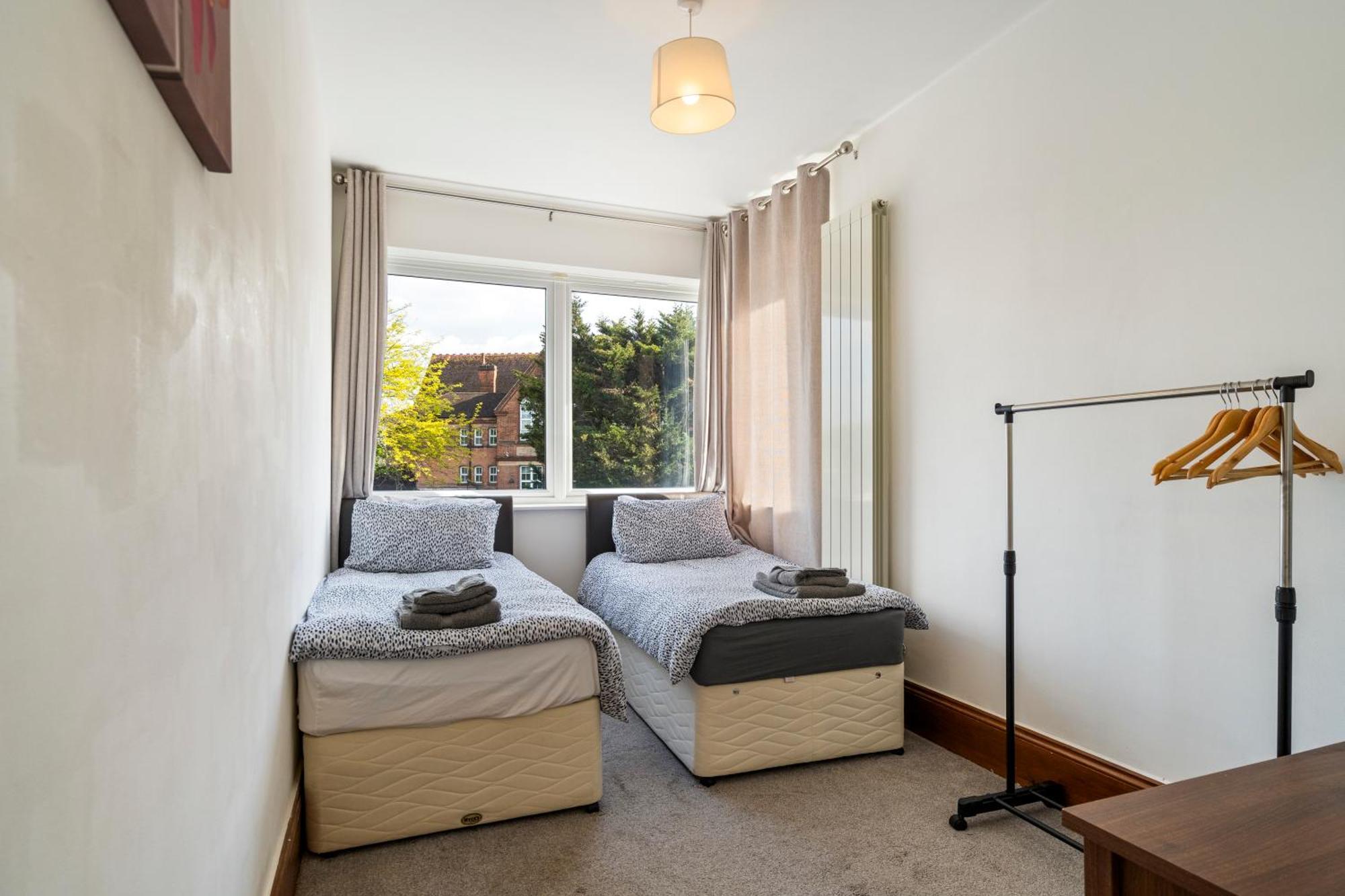 Modern 2 Bedroom Apartment In Mitcham, London Exterior photo